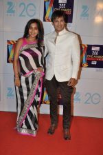 Vivek Oberoi, Priyanka Alva at Zee Awards red carpet in Mumbai on 6th Jan 2013 (206).JPG
